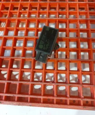 Volkswagen Touareg I Seat heating relay 7L0959772D