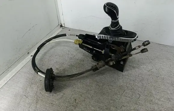 Opel Astra J Gear shifter/selector 55563829