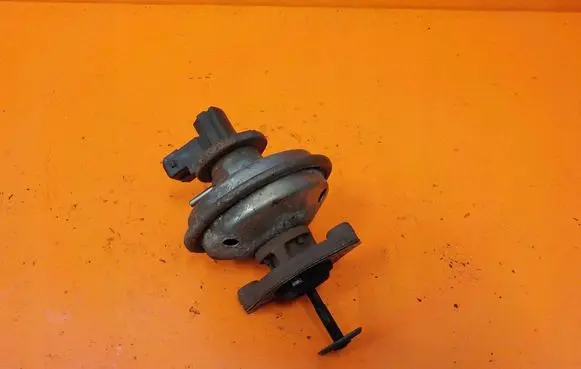 BMW 1 E81 E87 EGR thermostat 70068410