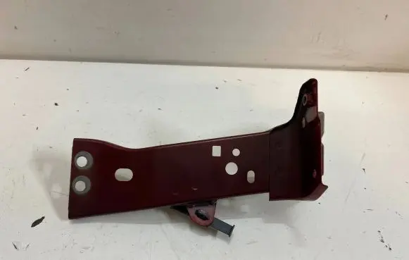 Mazda 3 III Fender mounting bracket