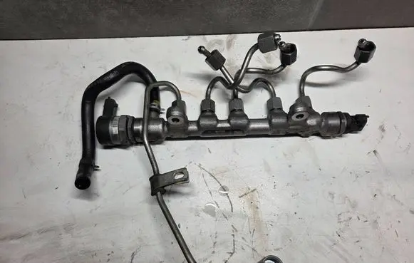 Fuel main line pipe