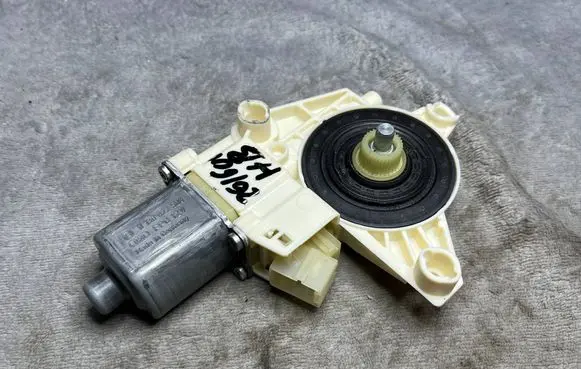 Mercedes-Benz B W247 Rear glass lock/latch X15 0130822504