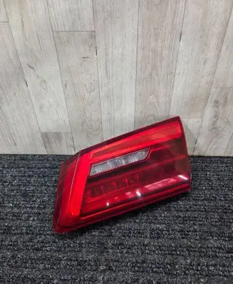 Tailgate rear/tail lights