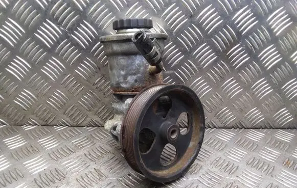 Toyota Corolla Verso AR10 Power steering pump