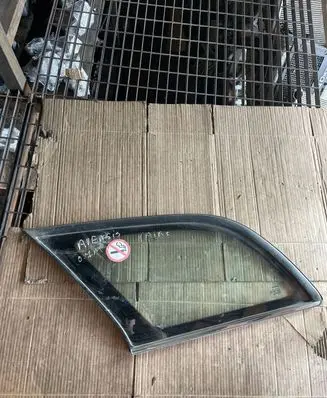 Toyota Avensis T250 Rear side window