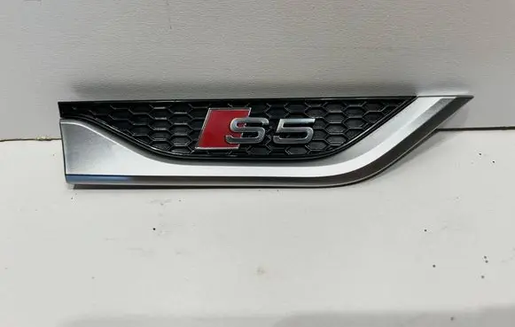 Audi A5 Fender model badge letters 8W6853602C