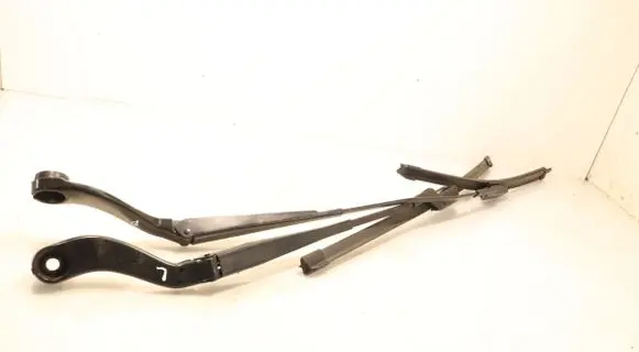 Ford Ecosport Front wiper blade arm CN1517527DC