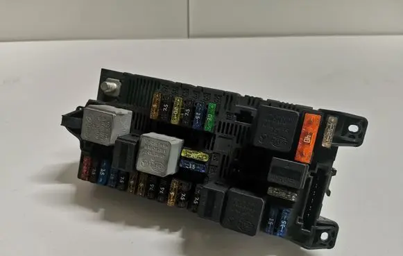 Mercedes-Benz E W211 Fuse box set 2115453801