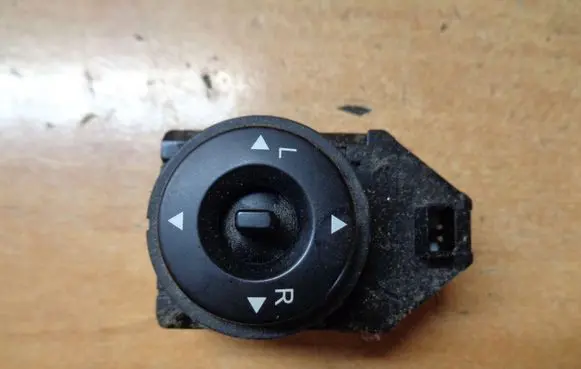 KIA Ceed Wing mirror switch 457480