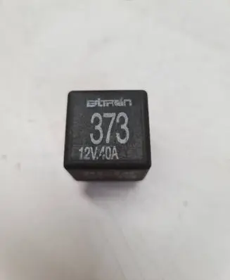 Volkswagen PASSAT B5 Other relay 8D0951253A