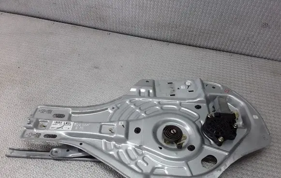 Hyundai Tucson LM Front door window regulator with motor 824702E010