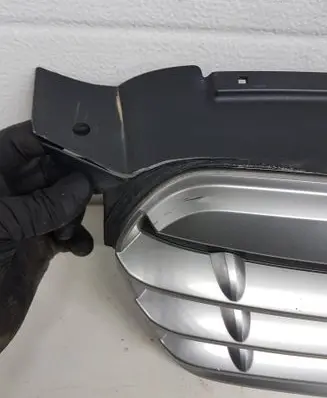 Subaru Outback Front bumper upper radiator grill 91121AG160
