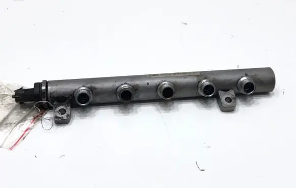Opel Vivaro Fuel main line pipe 175210542R