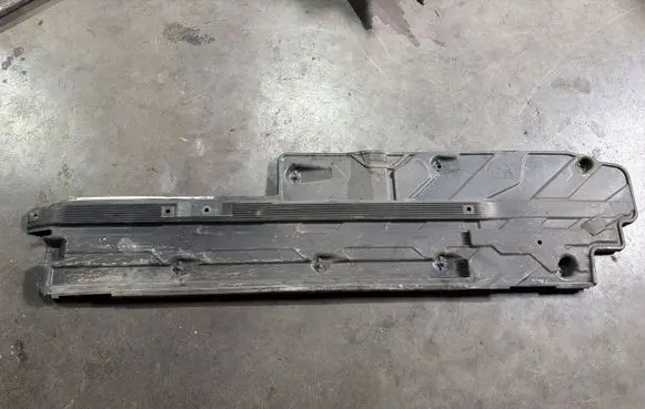 Mercedes-Benz C W204 Side bottom protection A2046100208