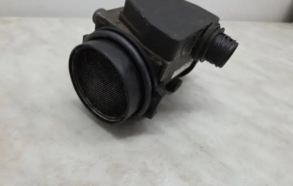 BMW 3 E36 Mass air flow meter 0280212010 17185219