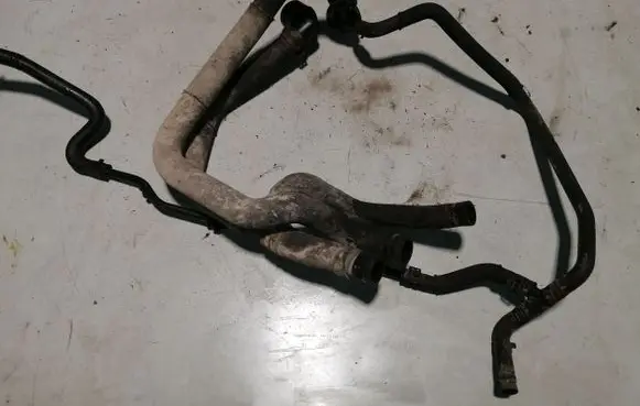 Volkswagen Touran I Engine coolant pipe/hose