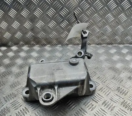 Volvo XC40 Engine mount bracket 32139919