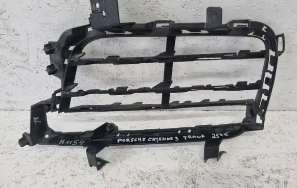 Porsche Cayenne (9Y0 9Y3) Front bumper lower grill 9y0807682