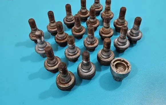 Nuts/bolts