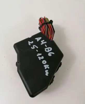 Audi A4 S4 B6 8E 8H Fuse module 8D1941824