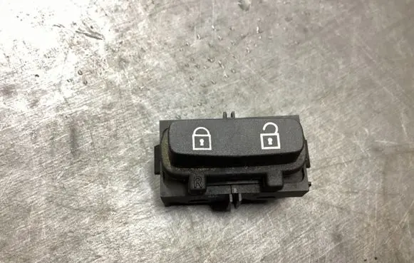 Volvo V70 Central locking switch button 30710476 03451610