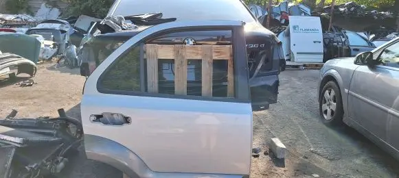 KIA Sorento Rear door