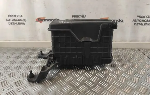 Volkswagen Tiguan Battery box tray 1K0915325B