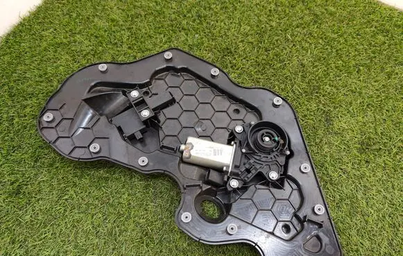 Audi A8 S8 D4 4H Front door soft close latching motor 4F0837059