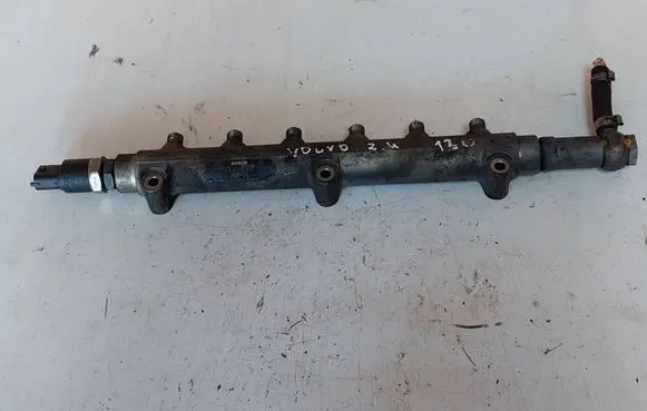Volvo V70 Fuel main line pipe 8658252 003585