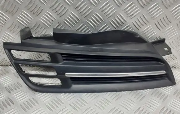 Nissan Micra Front bumper lower grill 62330AX600