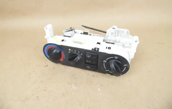Nissan Almera N16 Climate control unit