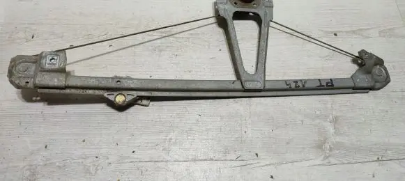 Rear door manual window regulator