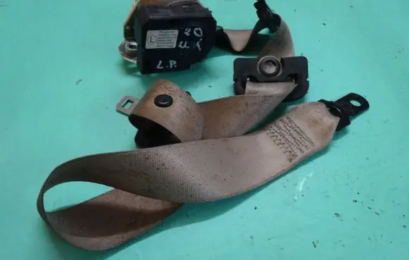 BMW X5 E53 Front seatbelt 8258971