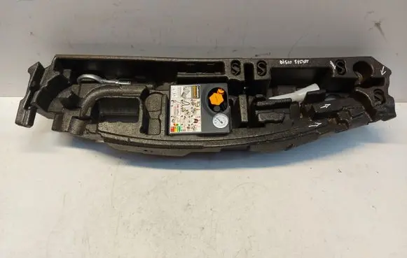 Land Rover Discovery Sport Spare wheel section trim 