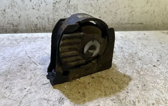 Toyota Verso Engine mount bracket