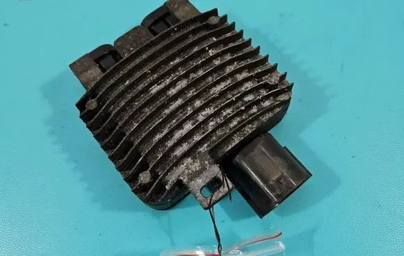 Coolant fan relay