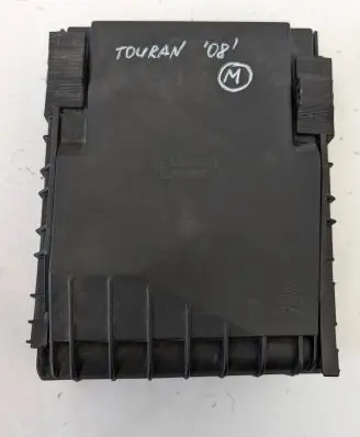Volkswagen Touran I Fuse box cover 1K0937132F 017180061