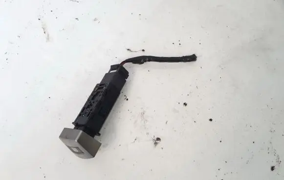 KIA Carnival Windscreen/window heater switch