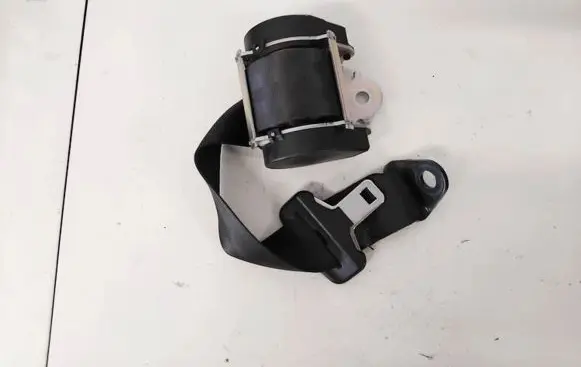 Middle seatbelt (rear)