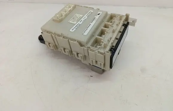 Toyota Corolla E140 E150 Fuse module 8273002780 05348F19