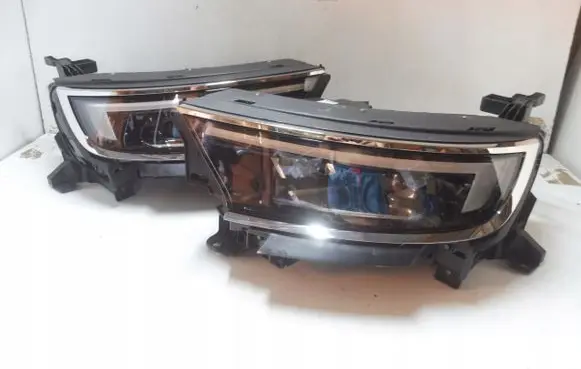 Opel Mokka Headlight/headlamp 9834016880