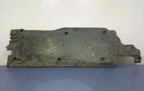 Volkswagen PASSAT B7 USA Front underbody cover/under tray 2Q0825202B