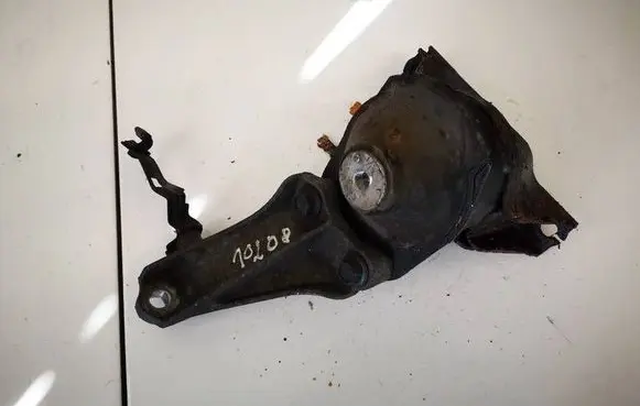 Honda Civic Engine mount bracket 