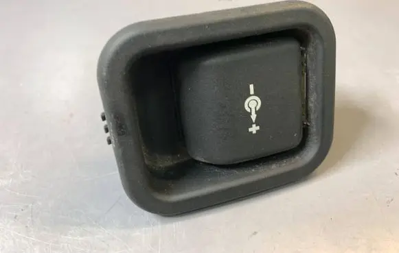 BMW X5 E70 12 V Socket (rear) 7040621