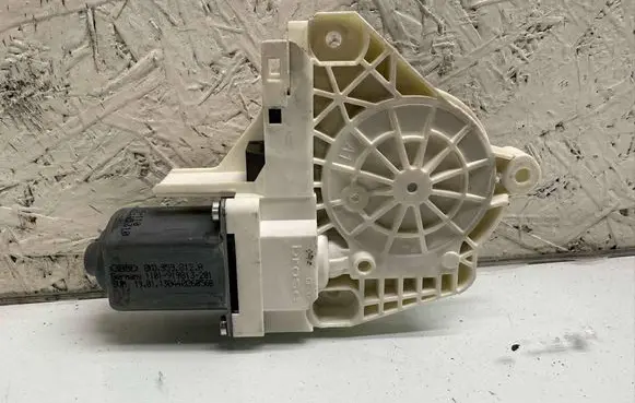 Skoda Yeti (5L) Rear door window regulator motor 8K0959812A