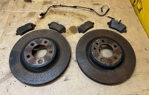 Land Rover Discovery 5 Brake discs and calipers set 
