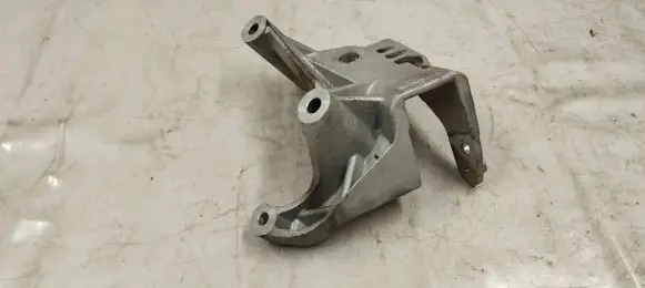 Volvo XC60 Engine mounting bracket 31430470