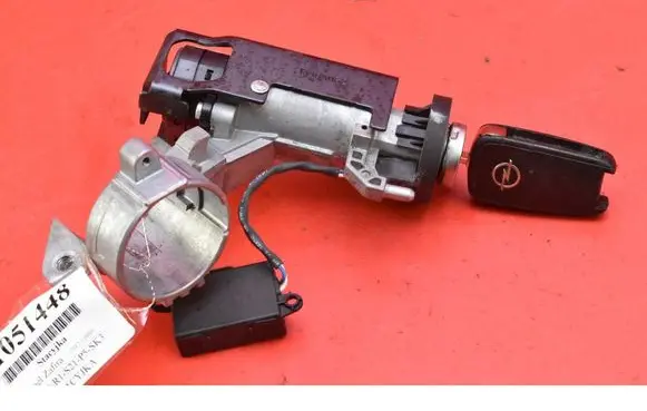 Opel Zafira C Ignition lock 20939745