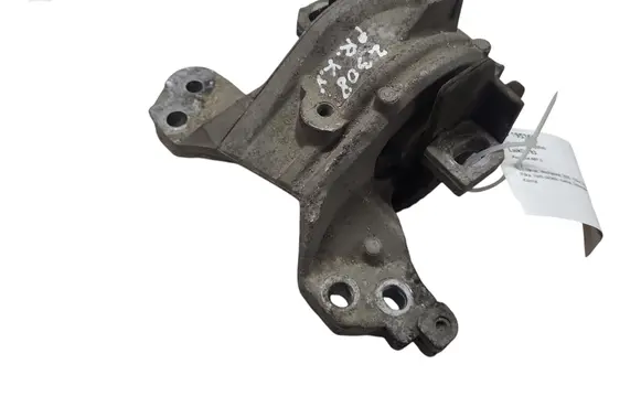 Peugeot 407 Engine mount bracket
