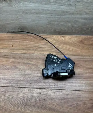 Toyota Corolla Verso AR10 Rear door lock 690500F011